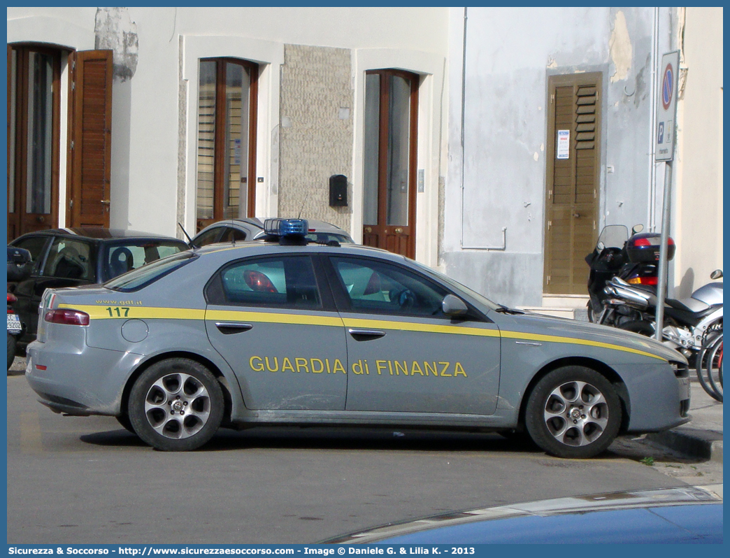 GdiF 816BD
Guardia di Finanza
Alfa Romeo 159
Allestitore Elevox S.r.l.
(Fornitura Regione Puglia)
Parole chiave: GdiF;GDF;GF;Guardia;Finanza;Alfa;Romeo;159;Fornitura;Regione;Puglia