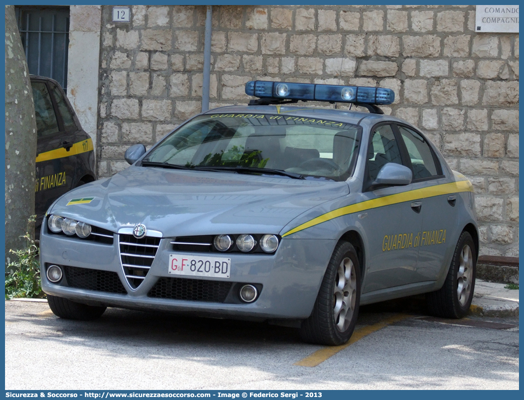 GdiF 820BD
Guardia di Finanza
Alfa Romeo 159
Allestitore Elevox S.r.l.
(Fornitura Regione Puglia)
Parole chiave: GdiF;GDF;GF;Guardia;Finanza;Alfa;Romeo;159;Fornitura;Regione;Puglia