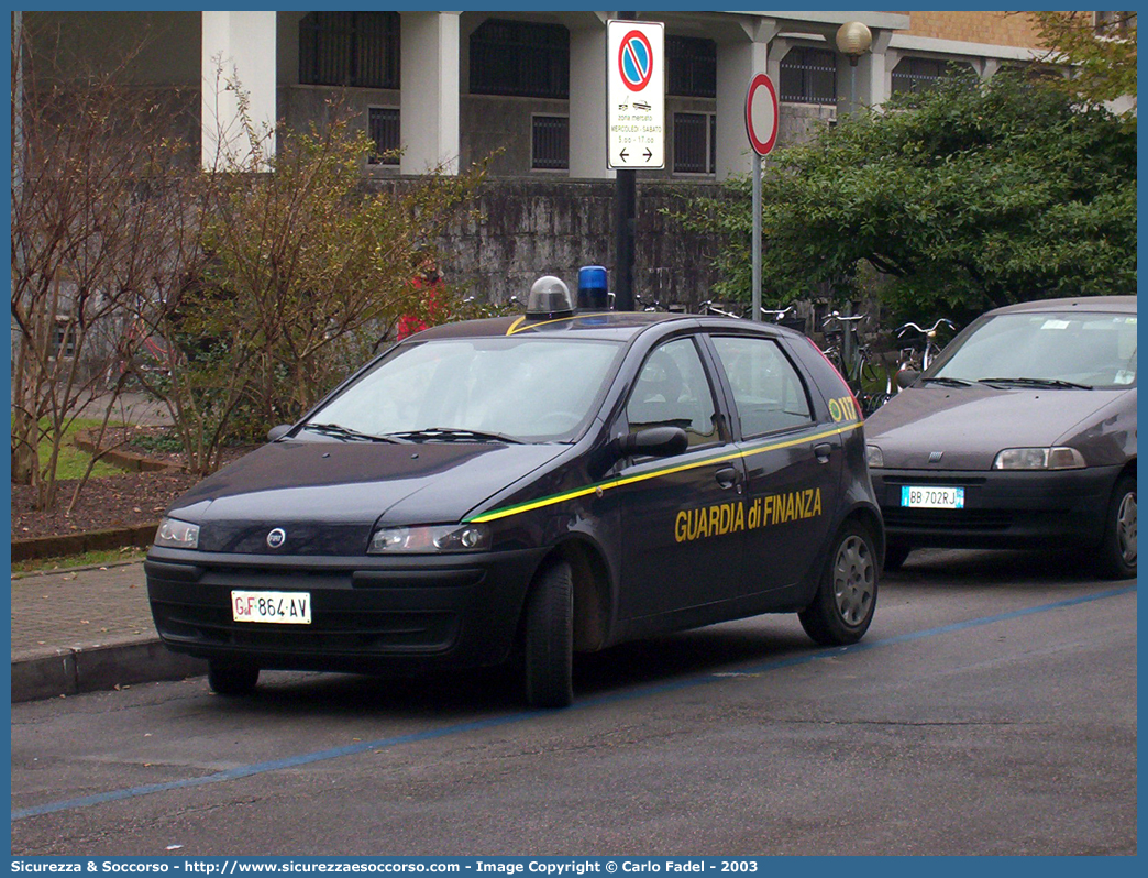 GdiF 864AV
Guardia di Finanza
Fiat Punto II serie
Parole chiave: GdiF;G.D.F.;GDF;Guardia di Finanza;Fiat;Punto II serie;864AV