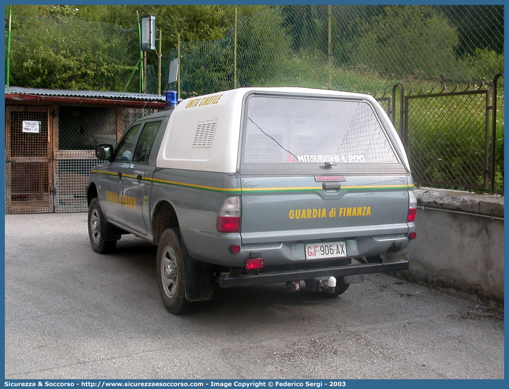 GdiF 906AX
Guardia di Finanza
Servizio Cinofili
Mitsubishi L200 III serie
Allestitore Elevox S.r.l.
Parole chiave: GdiF;G.D.F.;GDF;Guardia di Finanza;Servizio Cinofili;Mitsubishi;L200;Elevox