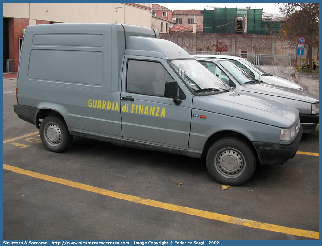 -
Guardia di Finanza
Fiat Fiorino II serie
Parole chiave: GdiF;G.D.F.;GDF;Guardia di Finanza;Fiat;Fiorino II serie