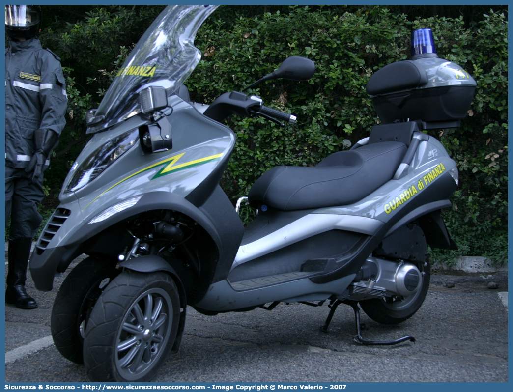 -
Guardia di Finanza
Piaggio MP3

Parole chiave: GdiF;G.D.F.;GDF;Guardia di Finanza;Piaggio;MP3