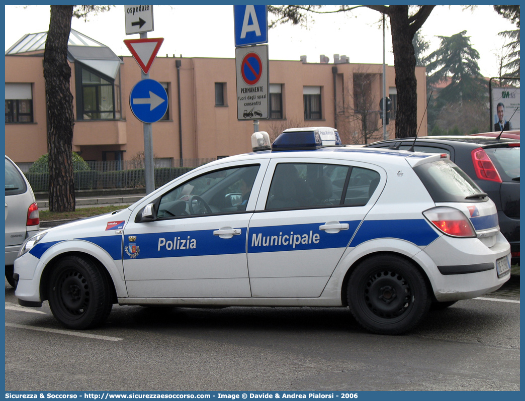 -
Polizia Municipale
Comune di Imola
Opel Astra III serie
Allestitore Focaccia Group S.r.l.
Parole chiave: Polizia;Locale;Municipale;Imola;Opel;Astra;Focaccia