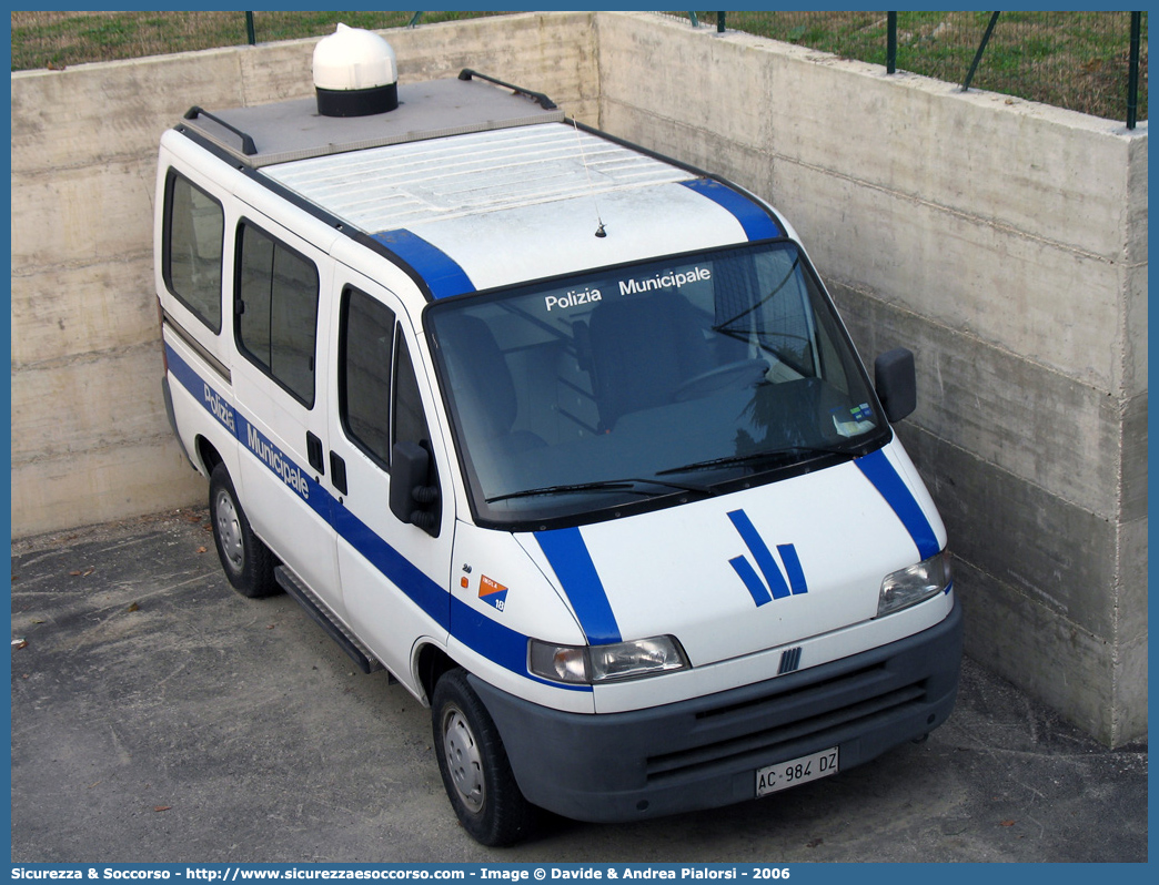 -
Polizia Municipale
Comune di Imola
Fiat Ducato II serie
(variante)
Parole chiave: Polizia;Locale;Municipale;Imola;Fiat;Ducato