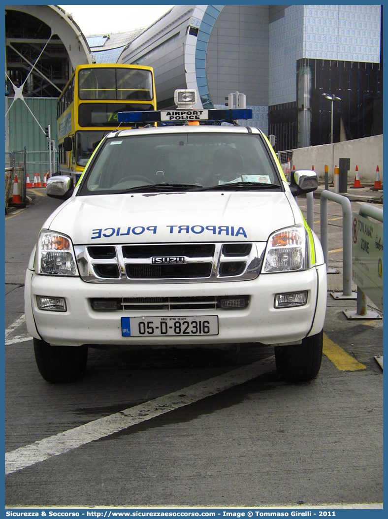 P5
Republic of Ireland
Poblacht na Héireann
Airport Police Service
Póilíní an t-Aerfoirt
Dublin Airport
Aerfort Bhaile Átha Cliath
Isuzu D-Max I serie
Parole chiave: Republic;Ireland;Poblacht na Héireann;Airport;Police;Service;Póilíní an t-Aerfoirt;Dublin;Airport;Aerfort Bhaile Átha Cliath;Ford;Tourneo;Connect