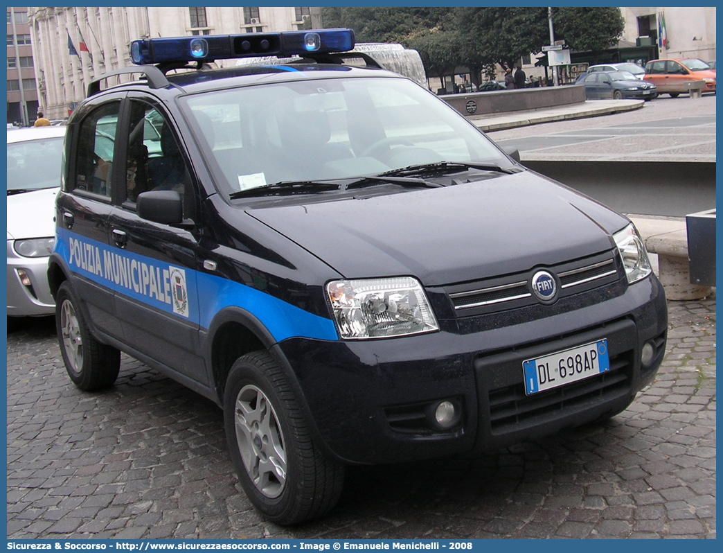 Polizia Locale YA048AC
Polizia Municipale
Comune di Montecastrilli
Fiat Nuova Panda 4x4
Parole chiave: Polizia;Locale;Municipale;Montecastrilli;Fiat;Nuova Panda;YA048AC