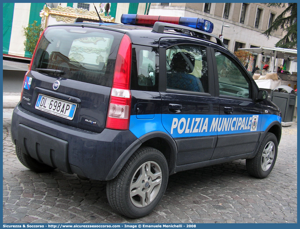 Polizia Locale YA048AC
Polizia Municipale
Comune di Montecastrilli
Fiat Nuova Panda 4x4
Parole chiave: Polizia;Locale;Municipale;Montecastrilli;Fiat;Nuova Panda;YA048AC