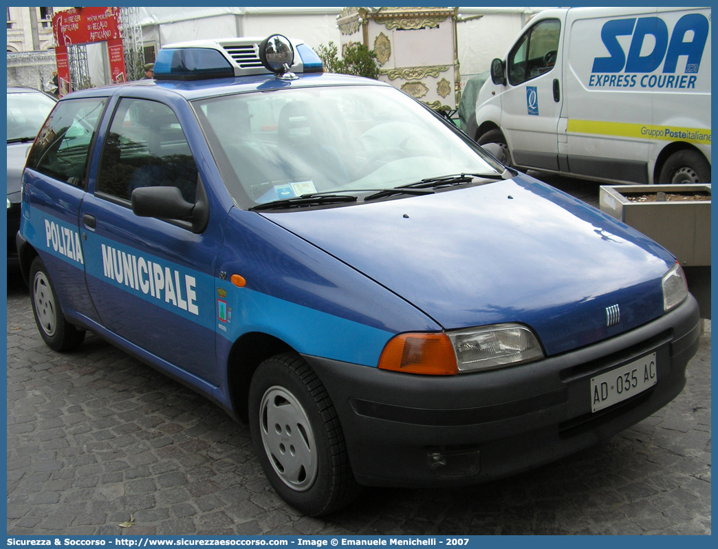 -
Polizia Municipale
Comune di Montecastrilli
Fiat Punto I serie
Parole chiave: Polizia;Locale;Municipale;Montecastrilli;Fiat;Punto