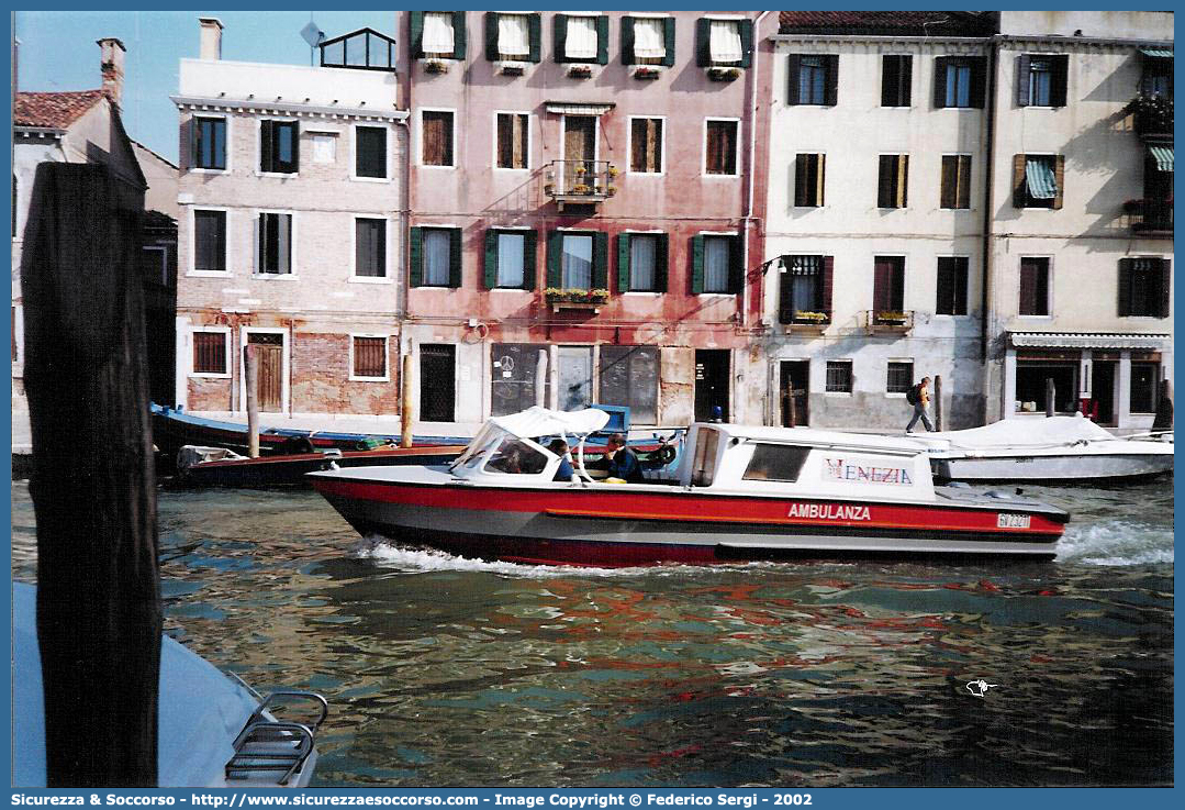 -
SUEM 118 Venezia Mestre
Azienda ULSS 3 - Serenissima
Venezia
Ag.A 12 Idroambulanza
Allestitore Agostino Amadi S.n.c.
Parole chiave: 118;SUEM;S.U.E.M.;Venezia;Mestre;Emergenza;Idroambulanza;Imbarcazione;Motoscafo