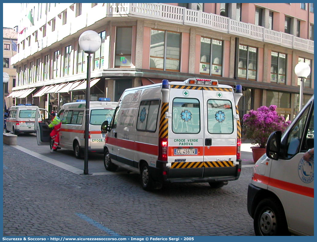 139
Pia Opera Croce Verde Padova
Fiat Ducato II serie restyling
Allestitore MAF S.n.c.
Parole chiave: Pia;Opera;Croce;Verde;Padova;Ambulanza;Fiat;Ducato;MAF;M.A.F.