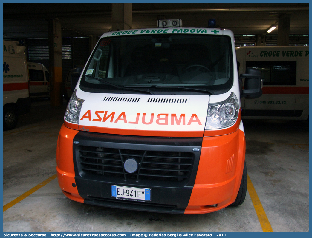 177
Pia Opera Croce Verde Padova
Fiat Ducato III serie
Allestitore Alea Italia S.r.l.
Parole chiave: Pia;Opera;Croce;Verde;Padova;Ambulanza;Fiat;Ducato;X250;Alea