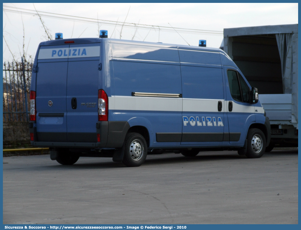 -
Polizia di Stato
Fiat Ducato III serie
Parole chiave: PS;P.S.;Polizia;di;Stato;Pubblica;Sicurezza;Fiat;Ducato;X250