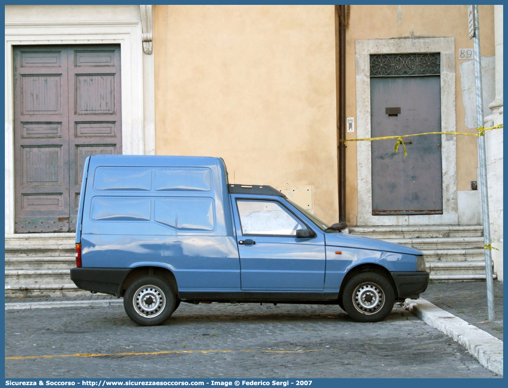 -
Polizia di Stato
Fiat Fiorino II serie
Parole chiave: Polizia di Stato;Polizia;PS;Fiat;Fiorino II serie