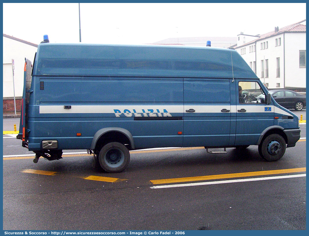 Polizia B2460
Polizia di Stato
Polizia Stradale
Iveco Daily 59-12 II serie
Parole chiave: Polizia;Stato;Polizia di Stato;Stradale;Iveco;Daily;59-12;59 - 12