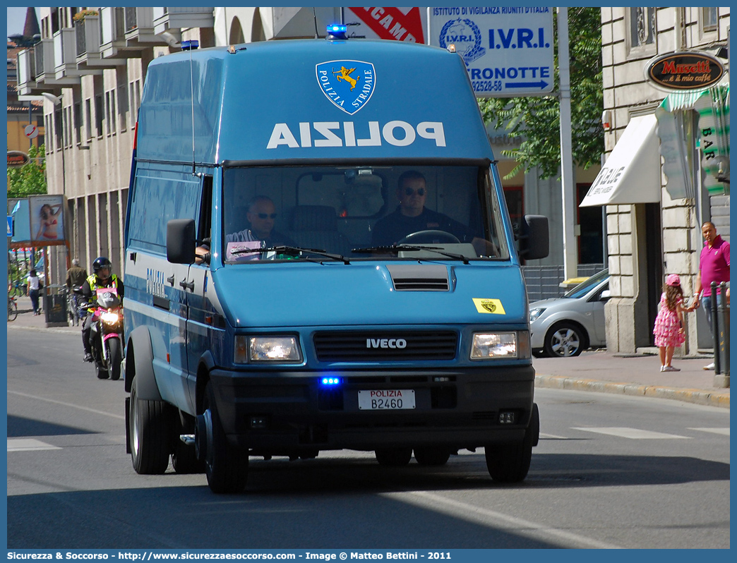 Polizia B2460
Polizia di Stato
Polizia Stradale
Iveco Daily 59-12 II serie
(II variante)
Parole chiave: Polizia;Stato;Polizia di Stato;Stradale;Iveco;Daily;59-12;59 - 12