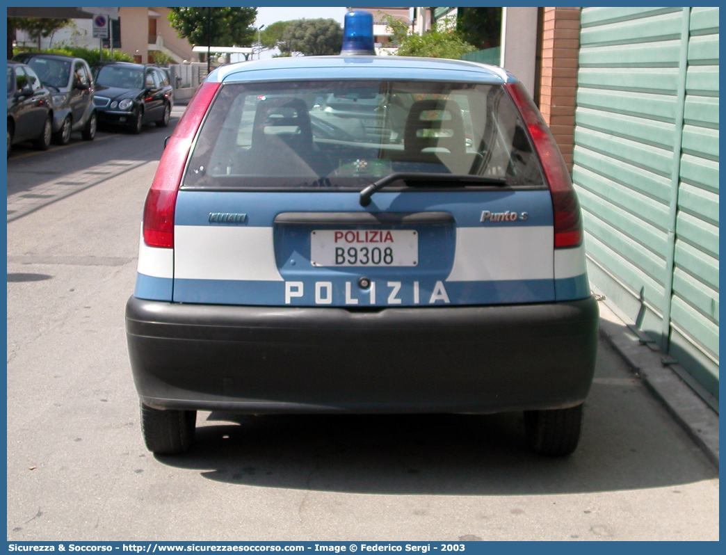 Polizia B9308
Polizia di Stato
Fiat Punto I serie
Parole chiave: PS;P.S.;Polizia;di;Stato;Pubblica;Sicurezza;Fiat;Punto