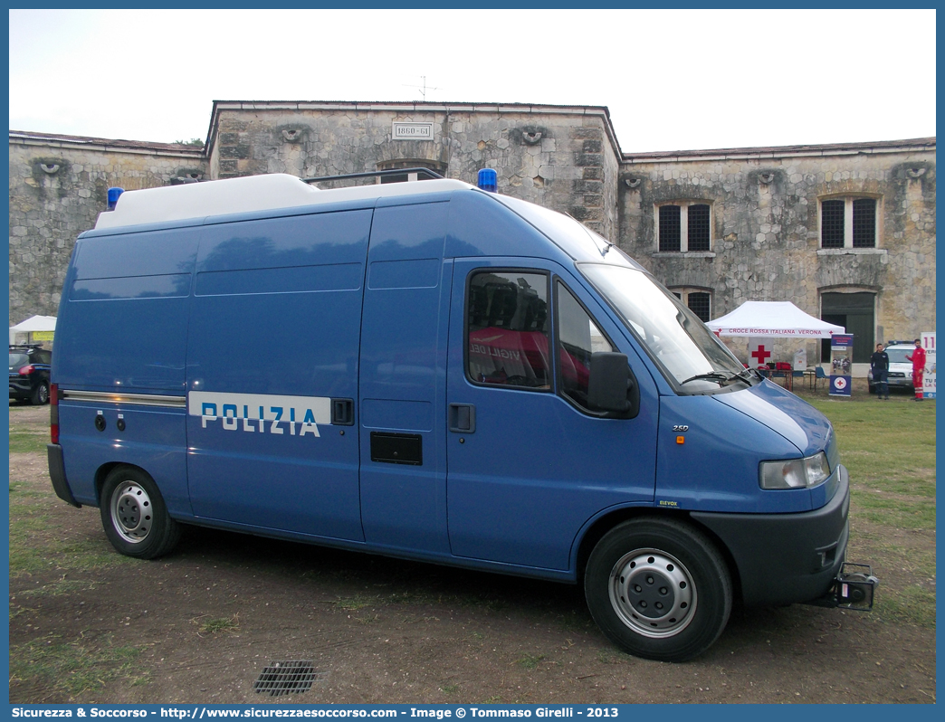 Polizia B9933
Polizia di Stato
Artificieri Antisabotaggio
Fiat Ducato II serie
Parole chiave: B9933;PS;P.S.;Polizia;Stato;Polizia di Stato;Artificieri;Antisabotaggio;Fiat;Ducato