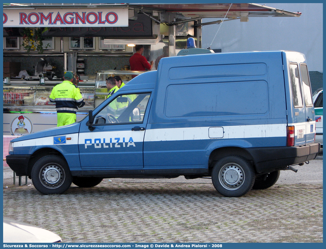 Polizia D2082
Polizia di Stato
Polizia Stradale
Fiat Fiorino III serie
Parole chiave: Polizia;Stato;Polizia di Stato;Stradale;Fiat;Fiorino;D2082