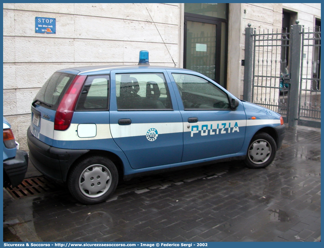 Polizia D3676
Polizia di Stato
Fiat Punto I serie
Parole chiave: PS;P.S.;Polizia;di;Stato;Pubblica;Sicurezza;Fiat;Punto