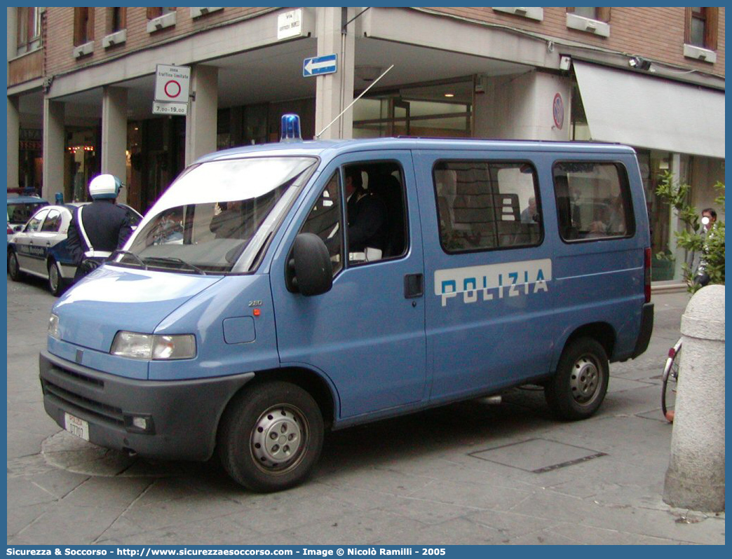 Polizia D7707
Polizia di Stato
Polizia Stradale
Fiat Ducato II serie
Parole chiave: Polizia;Stato;Polizia di Stato;Stradale;Fiat;Ducato II serie;D7707