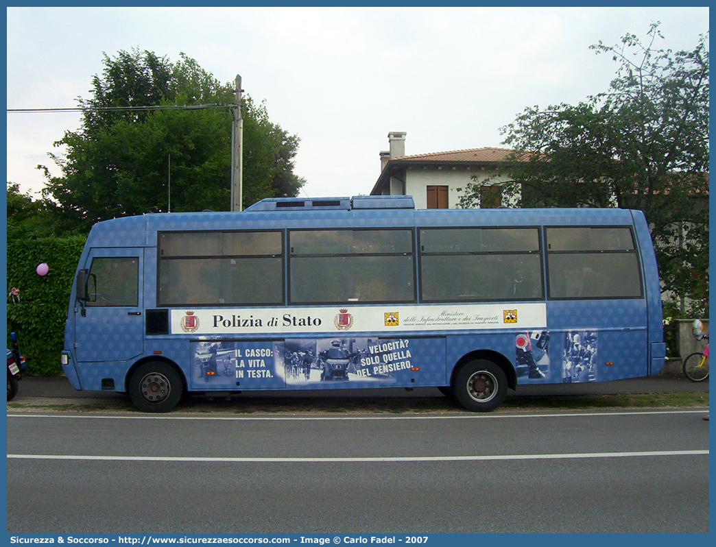 Polizia D7760
Polizia di Stato
Polizia Stradale
Iveco Cacciamali 100E18
"Pullman Azzurro"
Parole chiave: Polizia;Stato;Polizia di Stato;Stradale;Iveco;Cacciamali;100E18;Pullman Azzurro;D7760