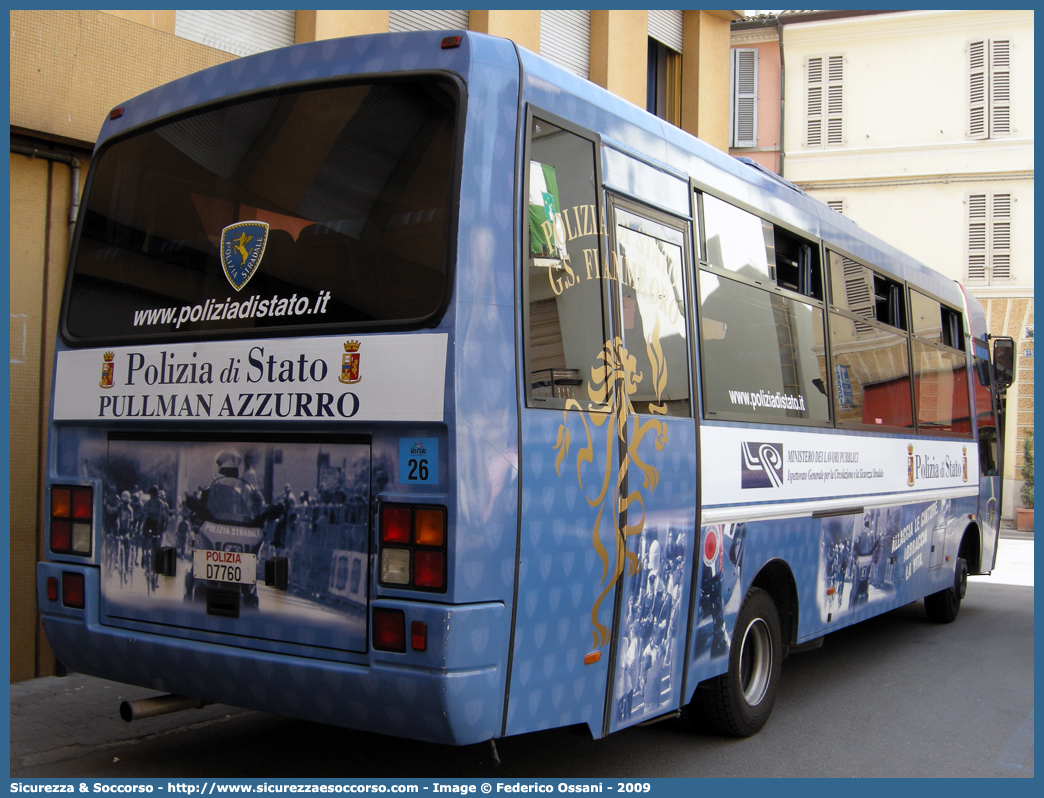 Polizia D7760
Polizia di Stato
Polizia Stradale
Iveco Cacciamali 100E18
"Pullman Azzurro"
(variante)
Parole chiave: Polizia;Stato;Polizia di Stato;Stradale;Iveco;Cacciamali;100E18;Pullman Azzurro;D7760