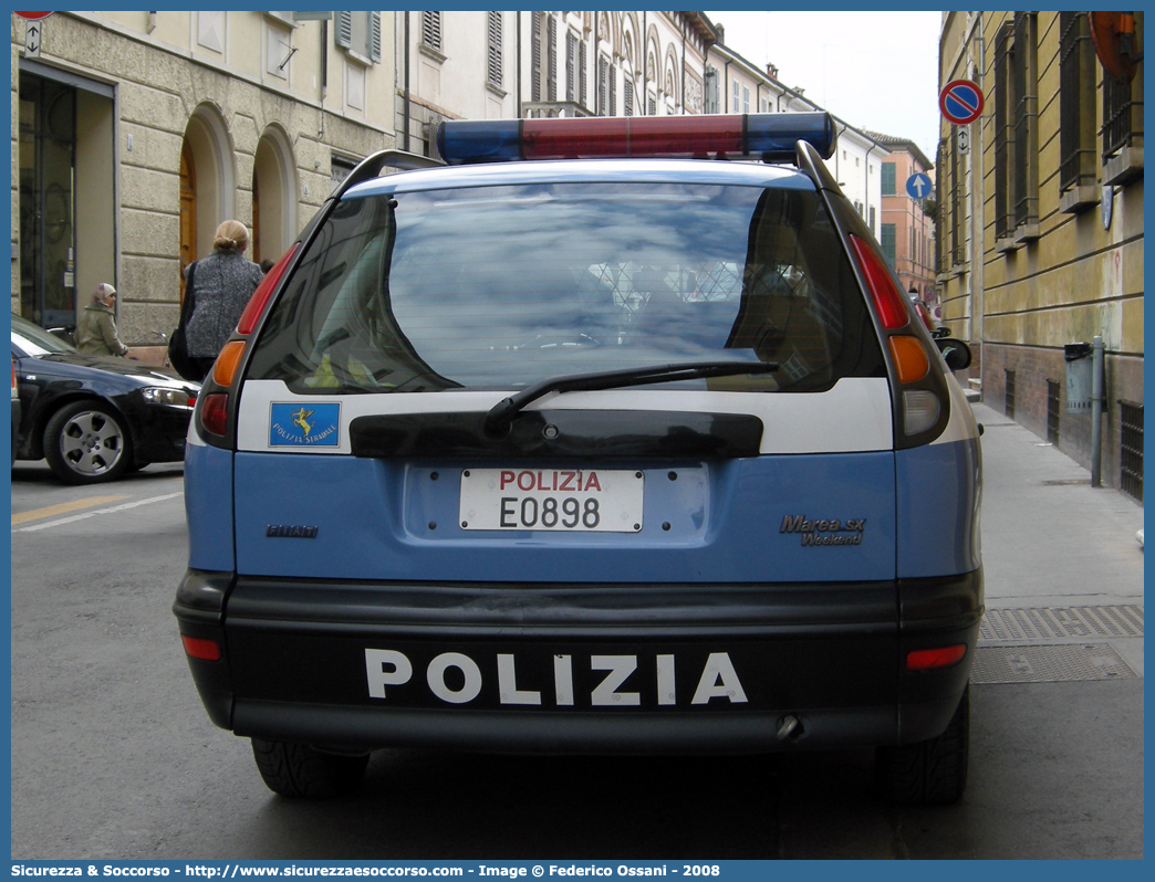 Polizia E0898
Polizia di Stato
Polizia Stradale
Fiat Marea Weekend
Parole chiave: Polizia di Stato;Polizia;PS;Polizia Stradale;Fiat;Marea Weekend;E0898