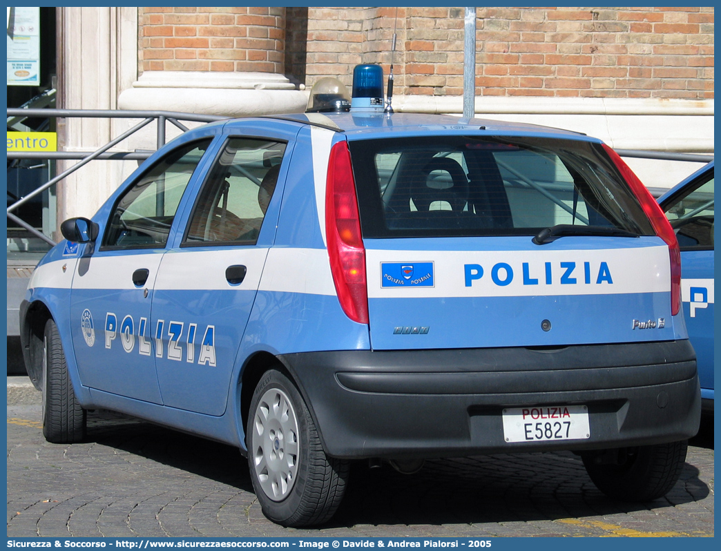 Polizia E5827
Polizia di Stato
Polizia delle Comunicazioni
Fiat Punto II serie
Parole chiave: Polizia di Stato;Polizia;PS;Polizia delle Comunicazioni;Fiat;Punto;II serie;E5827