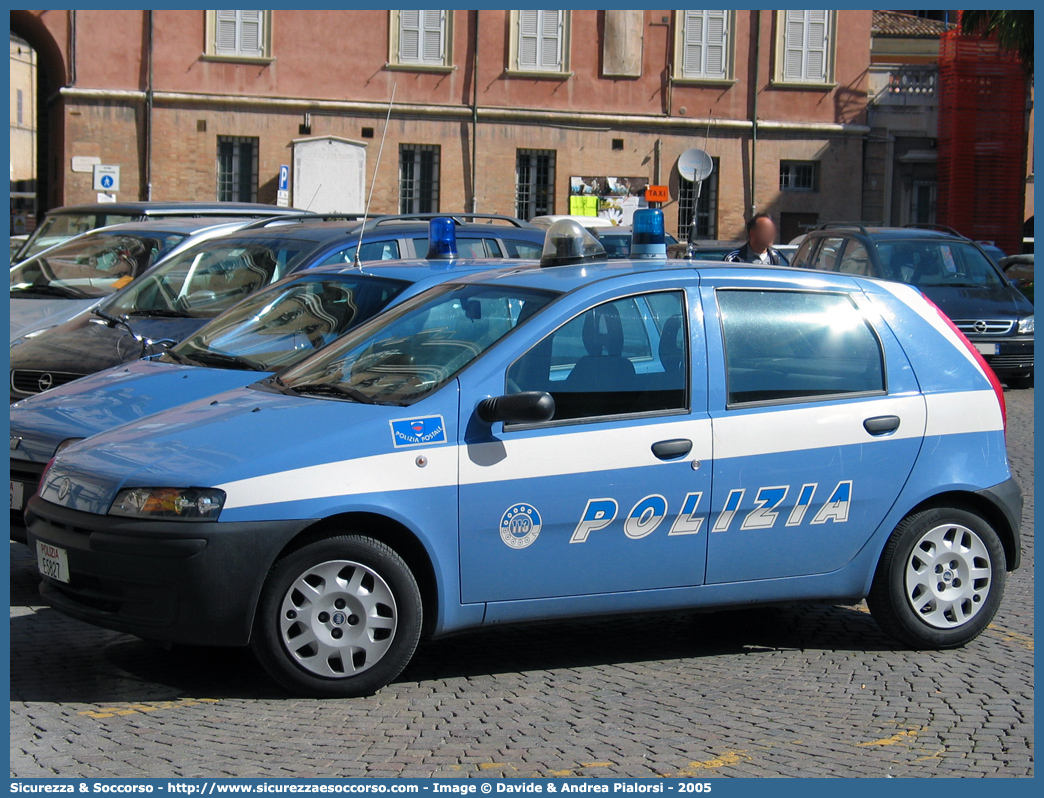 Polizia E5827
Polizia di Stato
Polizia delle Comunicazioni
Fiat Punto II serie
Parole chiave: Polizia di Stato;Polizia;PS;Polizia delle Comunicazioni;Fiat;Punto;II serie;E5827