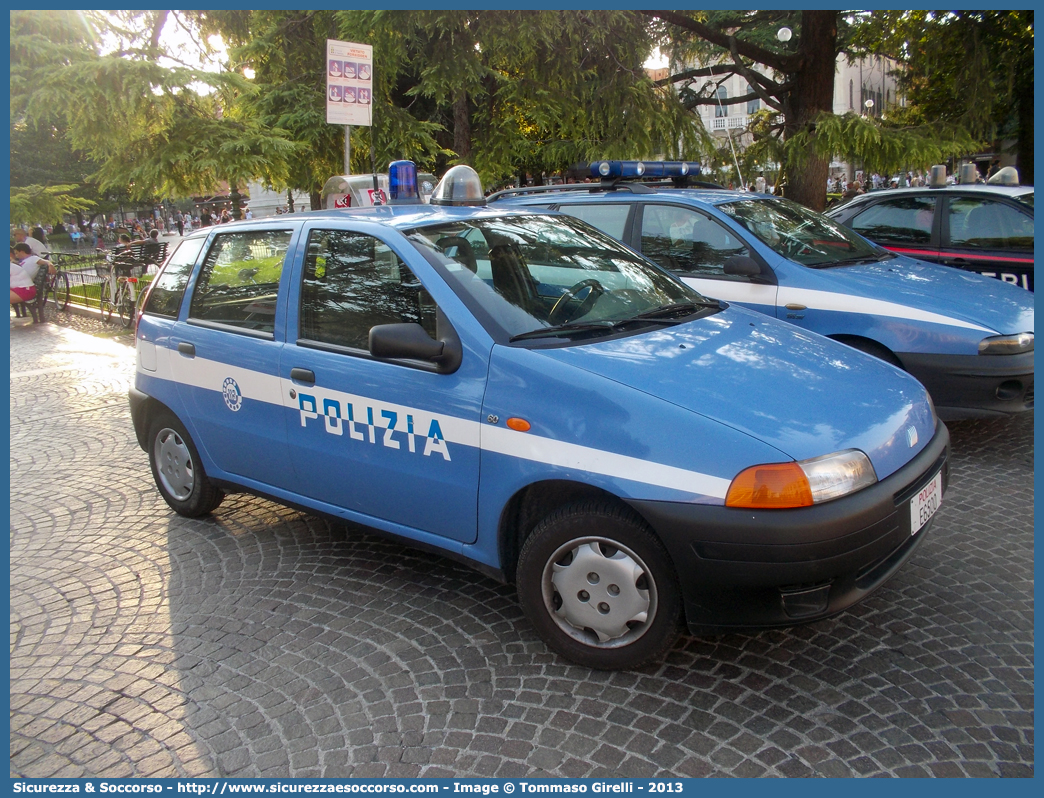 Polizia E6500
Polizia di Stato
Fiat Punto I serie
Parole chiave: PS;P.S.;Polizia;di;Stato;Pubblica;Sicurezza;Fiat;Punto