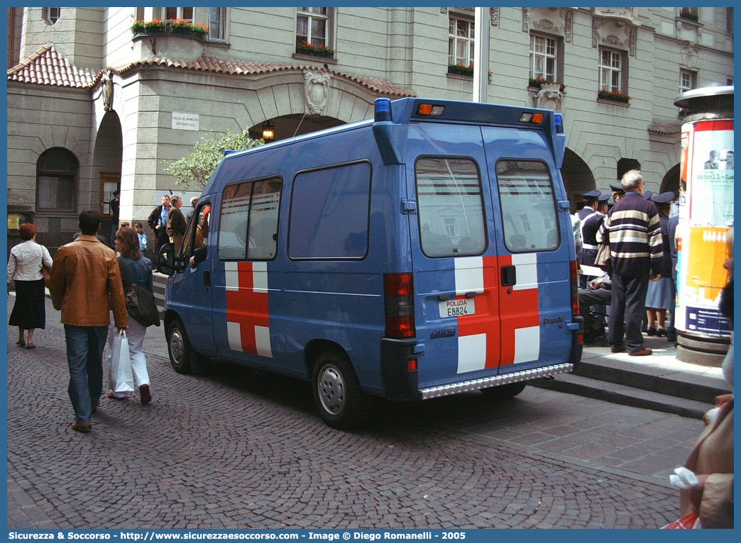 Polizia E8824
Polizia di Stato
Servizio Sanitario
Fiat Ducato II serie
Parole chiave: PS;P.S.;Polizia;di;Stato;Pubblica;Sicurezza;Servizio;Sanitario;Fiat;Ducato;Savio;Boneschi