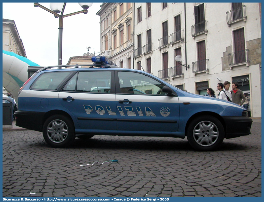 Polizia E9991
Polizia di Stato
Fiat Marea Weekend
Parole chiave: Polizia di Stato;Polizia;PS;Fiat;Marea Weekend;E9991