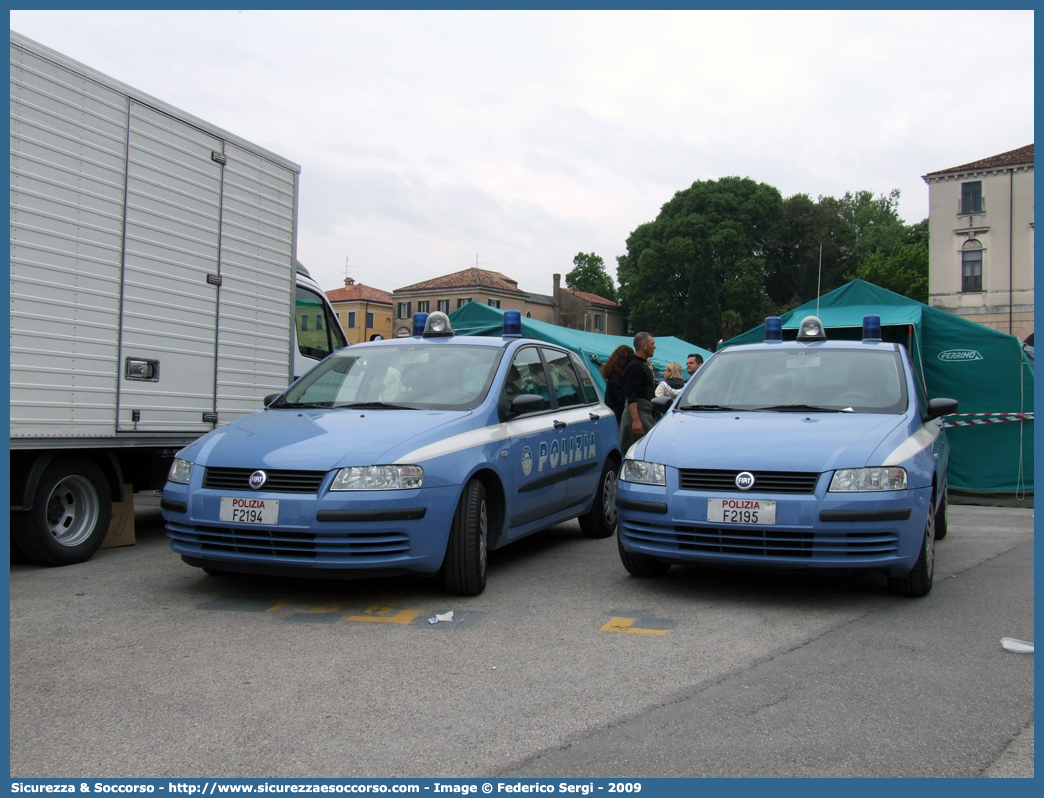 Polizia  F2194-F2195
Polizia di Stato
Fiat Stilo II serie
Parole chiave: PS;P.S.;Polizia;di;Stato;Pubblica;Sicurezza;Fiat;Stilo;F2194;F2195