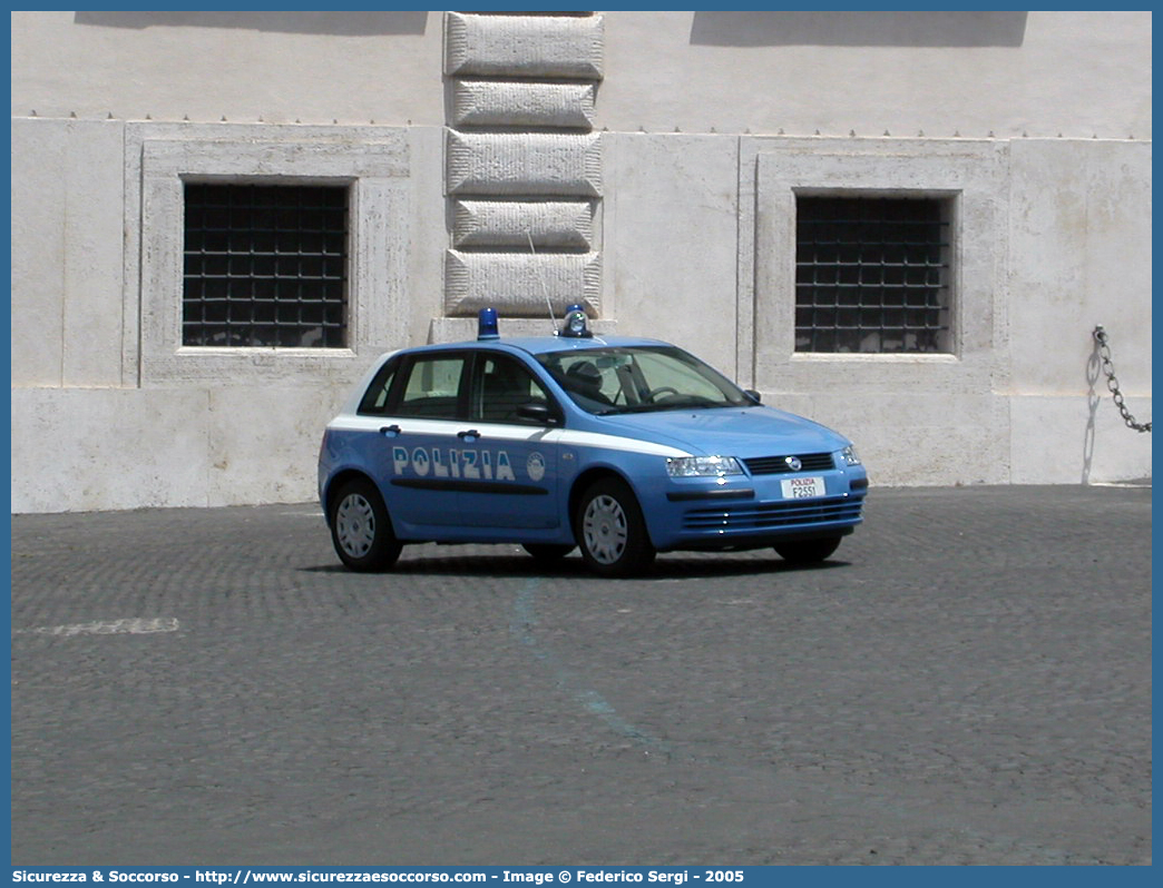 Polizia  F2551
Polizia di Stato
Fiat Stilo II serie
Parole chiave: PS;P.S.;Polizia;di;Stato;Pubblica;Sicurezza;Fiat;Stilo;F2551