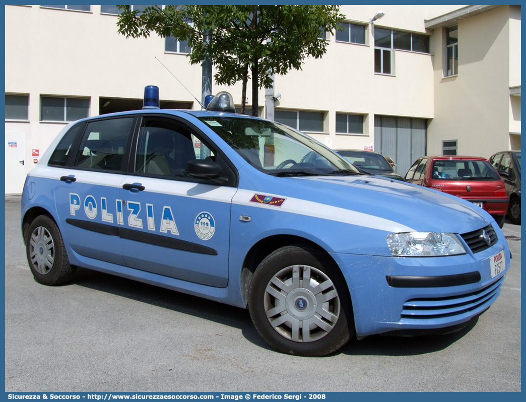 Polizia F2577
Polizia di Stato
Reparto Volo
Fiat Stilo II serie
Parole chiave: PS;P.S.;Polizia;di;Stato;Polizia;Reparto;Volo;Fiat;Stilo