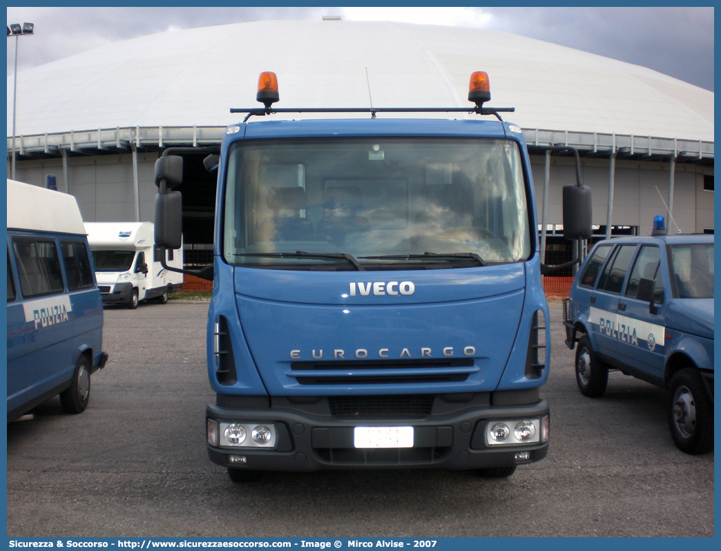 Polizia F2719
Polizia di Stato
Iveco EuroCargo 120EL21 II serie
Allestitore TCM S.r.l.
Parole chiave: PS;P.S.;Polizia;di;Stato;Iveco;EuroCargo;120EL21;Carroattrezzi;Carro Attrezzi;TCM