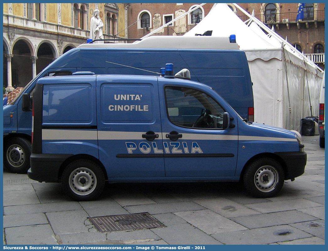 Polizia F3602
Polizia di Stato
Reparto Volo
Unità Cinofile
Fiat Doblò I serie
Parole chiave: Polizia di Stato;Polizia;PS;Reparto Volo;Fiat;Doblò I serie;Cinofili;F3602