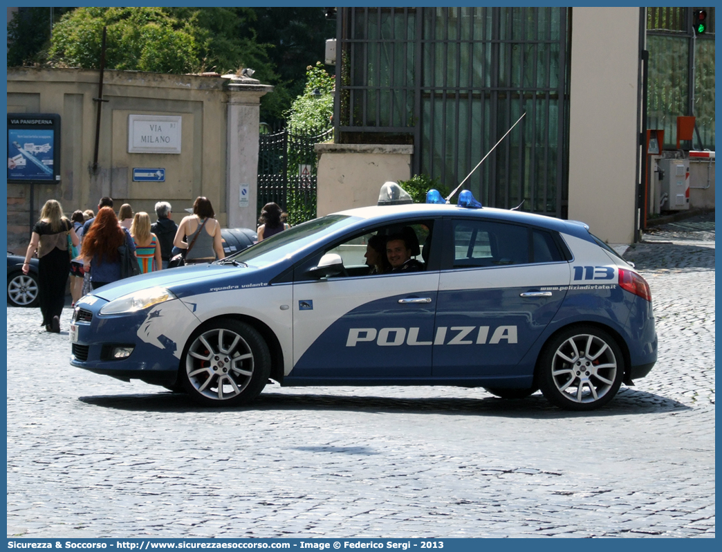 Polizia F3761
Polizia di Stato
Squadra Volante
Fiat Nuova Bravo
(unico esemplare livrea sperimentale)
Parole chiave: PS;P.S.;Polizia;Polizia di Stato;Squadra;Volante;Fiat;Nuova;Bravo;F3761