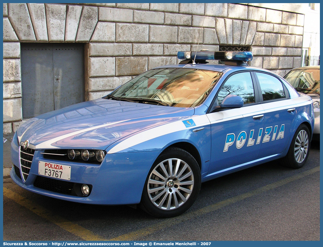 Polizia  F3767
Polizia di Stato
Polizia Stradale
Alfa Romeo 159 Q4
Parole chiave: PS;P.S.;Polizia;di;Stato;Pubblica;Sicurezza;Stradale;Alfa;Romeo;159;Q4;Scorta;Scorte;Quirinale;F3767