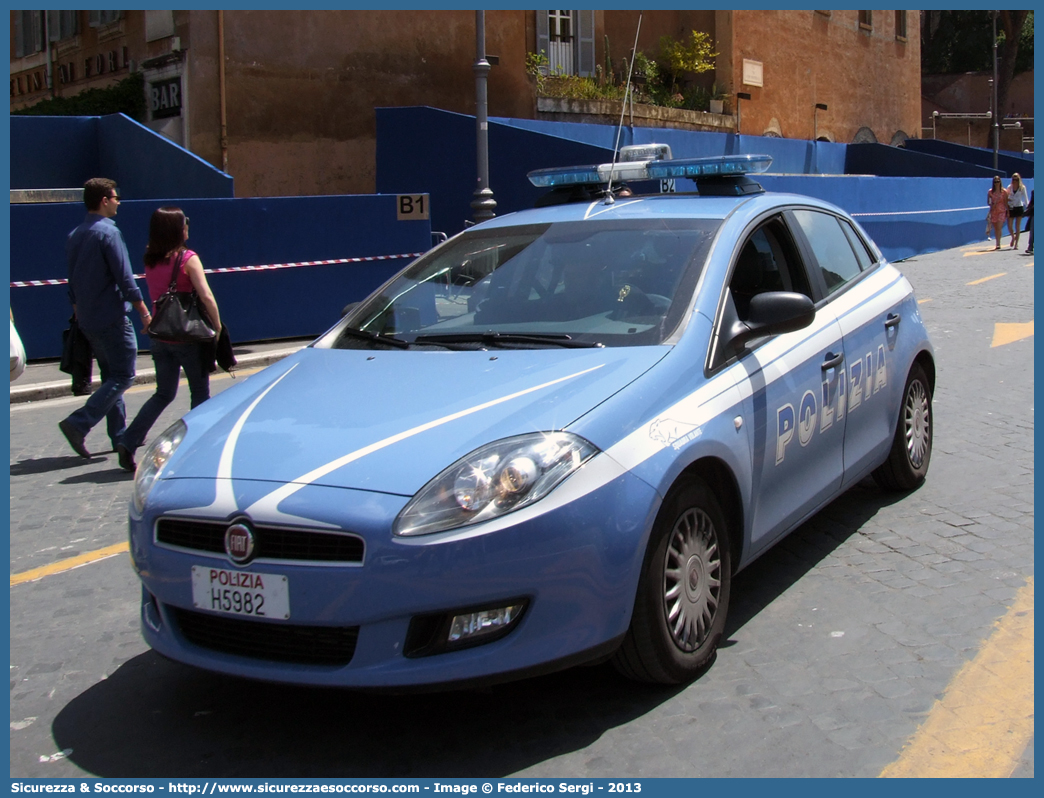 Polizia H5982
Polizia di Stato
Squadra Volante
Fiat Nuova Bravo
(II fornitura)
Parole chiave: PS;P.S.;Polizia;Polizia di Stato;Squadra;Volante;Fiat;Nuova;Bravo;H5982