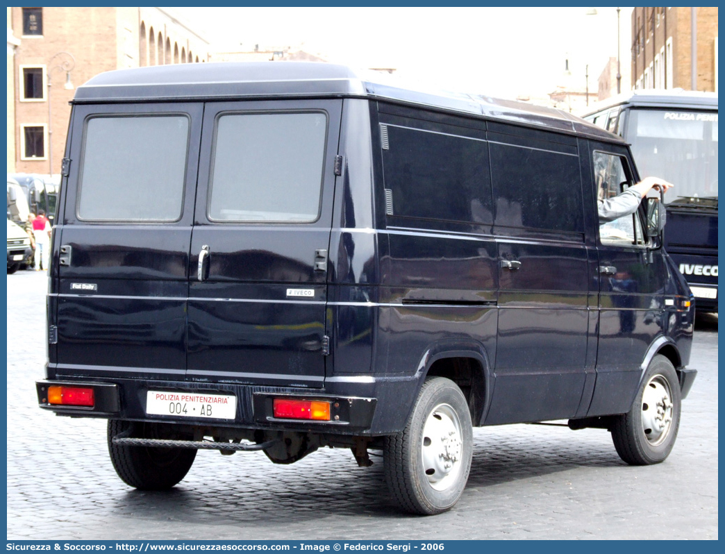 Polizia Penitenziaria 004AB
Polizia Penitenziaria
Nucleo Traduzioni e Piantonamenti
Fiat Iveco Daily I serie
Parole chiave: 004AB;Polizia Penitenziaria;Nucleo Traduzioni e Piantonamenti;Fiat Iveco Daily I serie