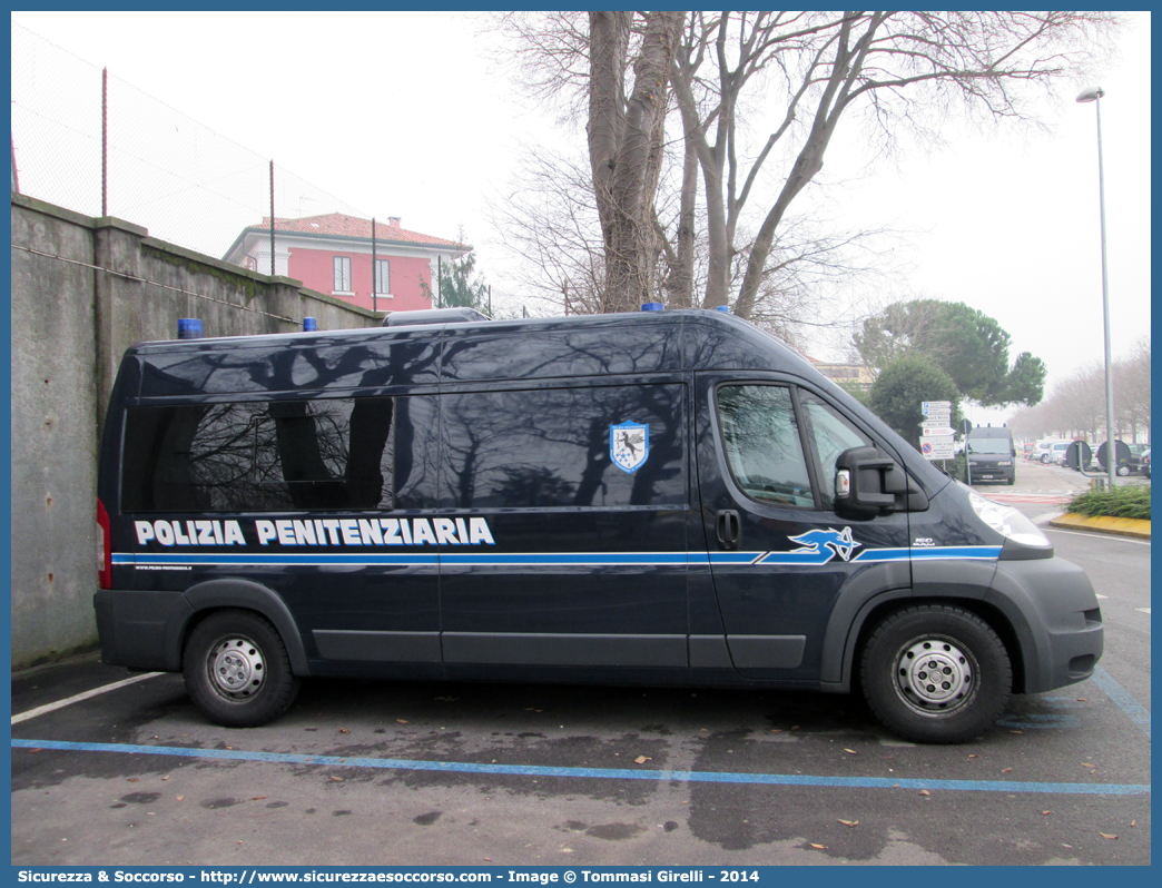 Polizia Penitenziaria 218AF
Polizia Penitenziaria
Fiat Ducato III serie serie
Allestitore Mussa & Graziano S.r.l.
Parole chiave: PolPen;Pol.Pen.;AdiC;A.diC.;Agenti;di;Custodia;Polizia;Penitenziaria;Fiat;Ducato;X250;Mussa & Graziano