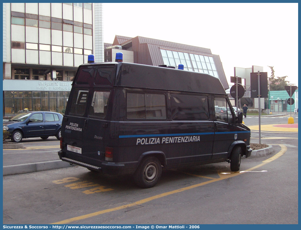 Polizia Penitenziaria 254AA
Polizia Penitenziaria
Fiat Ducato I serie restyling
Parole chiave: PolPen;Pol.Pen.;AdiC;A.diC.;Agenti di Custodia;Polizia Penitenziaria;Fiat;Ducato I serie restyling;254AA