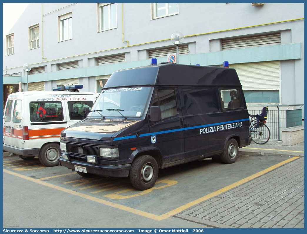 Polizia Penitenziaria 319AA
Polizia Penitenziaria
Fiat Ducato I serie restyling
Parole chiave: PolPen;Pol.Pen.;AdiC;A.diC.;Agenti di Custodia;Polizia Penitenziaria;Fiat;Ducato I serie restyling;319AA