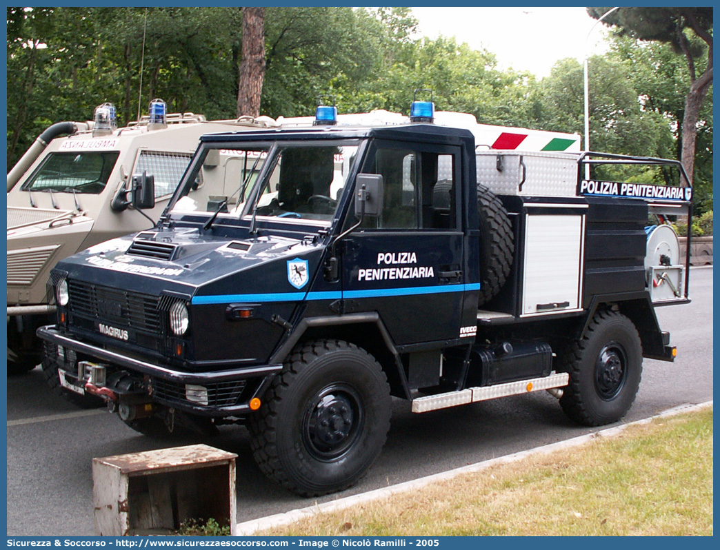 Polizia Penitenziaria 911AD
Polizia Penitenziaria
Nucleo Traduzioni e Piantonamenti
Iveco 40-10WM VM90

Parole chiave: 911AD;Polizia Penitenziaria;Nucleo Traduzioni e Piantonamenti;Iveco 40-10WM VM90