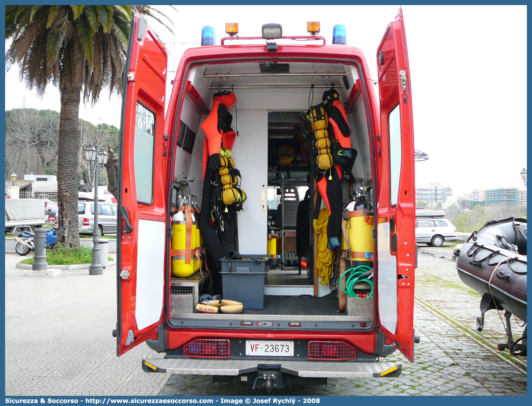 VF 23673
Corpo Nazionale Vigili del Fuoco
Nucleo Soccorso Subacqueo e Acquatico
Iveco Daily 60C15 III serie
Parole chiave: Corpo;Nazionale;Vigili del Fuoco;Vigili;Fuoco;Iveco;Daily;60C15;NSSA;N.S.S.A.;Soccorso;Subacqueo;Acquatico;Sommozzatori;Subacquei