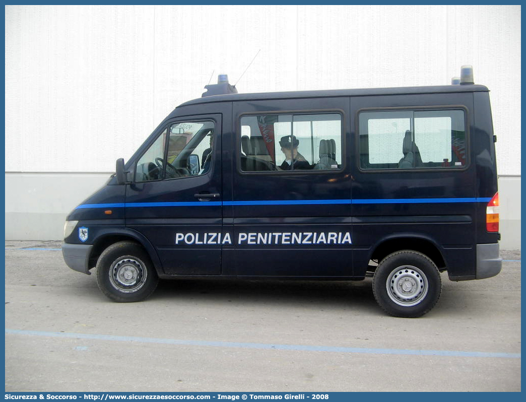 -
Polizia Penitenziaria
Mercedes Benz Sprinter 316 I serie restyling
Parole chiave: PP;P.P.;Pol.Pen.;PolPen;AdiC;A.diC.;Agenti;di;Custodia;Polizia;Penitenziaria;Nucleo;Traduzioni;Piantonamenti;Mercedes;Benz;Sprinter