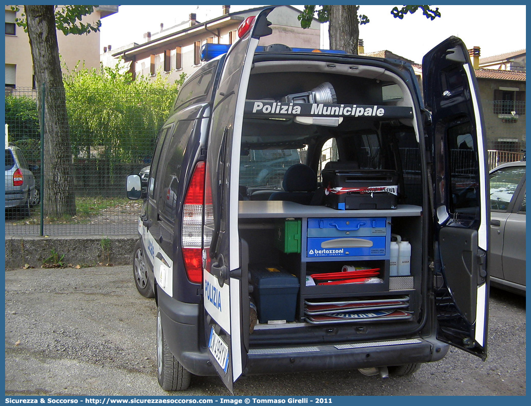 -
Polizia Locale
UnionValli
Fiat Doblò I serie
Allestitore Bertazzoni S.r.l.
Parole chiave: PL;P.L.;PM;P.M.;Polizia;Locale;Municipale;UnionValli;San Martino Buon Albergo;Lavagno;Fiat;Doblò;Doblo;Bertazzoni