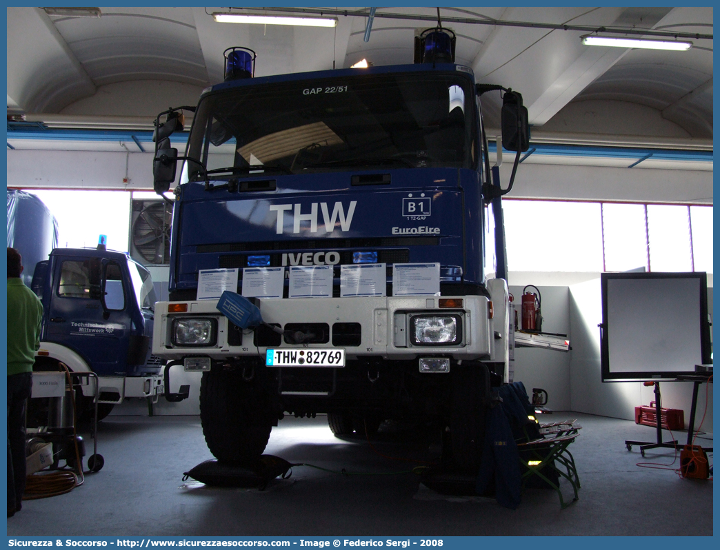 THW 82769
Bundesrepublik Deutschland
Technisches Hilfswerk
Iveco Magirus EuroFire 135E24 I generation
Parole chiave: THW;Technisches;Hilfswerk;Iveco;Magirus;EuroFire;135E24;82769