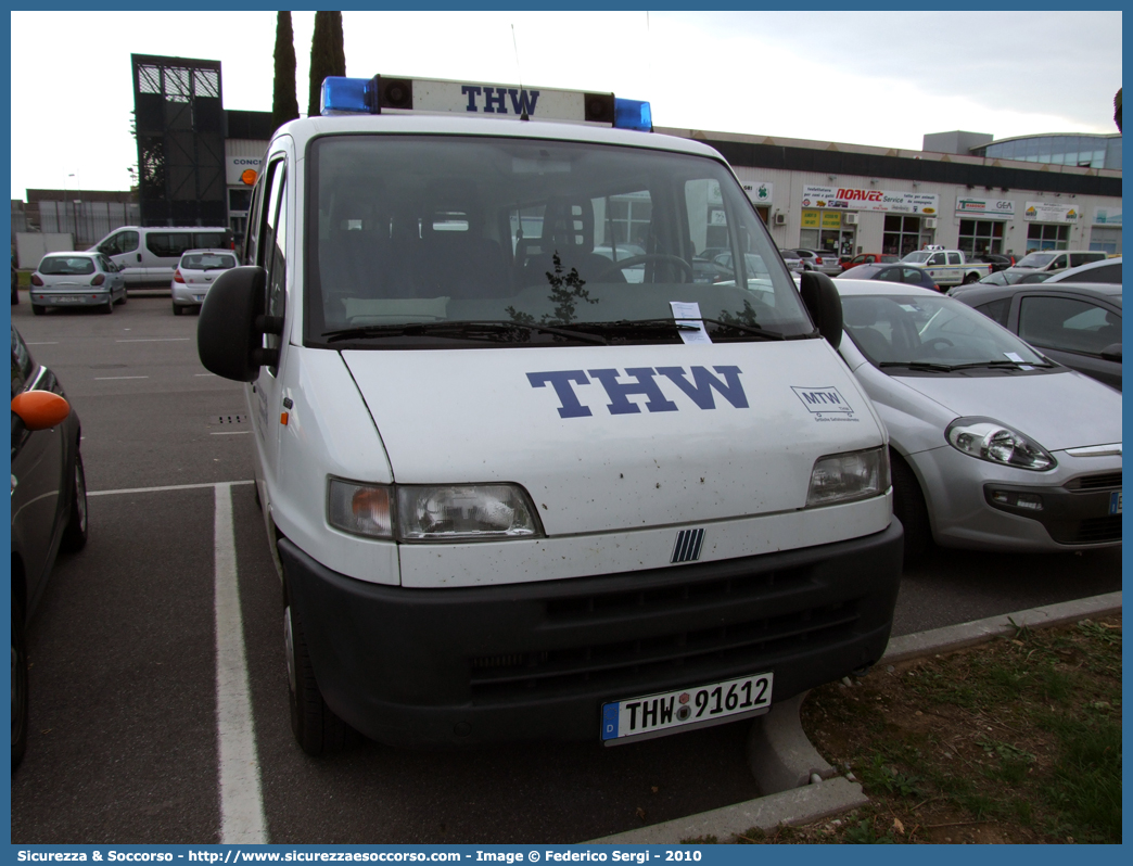 THW 91612
Bundesrepublik Deutschland
Technisches Hilfswerk
Fiat Ducato II generation
Parole chiave: THW;Technisches Hilfswerk;Fiat;Ducato;91612